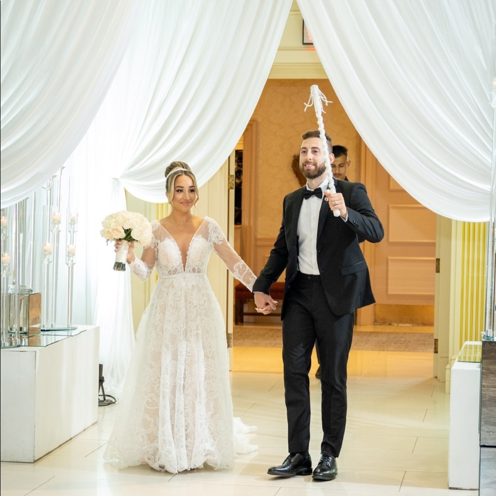 A line Lace backless wedding gown
